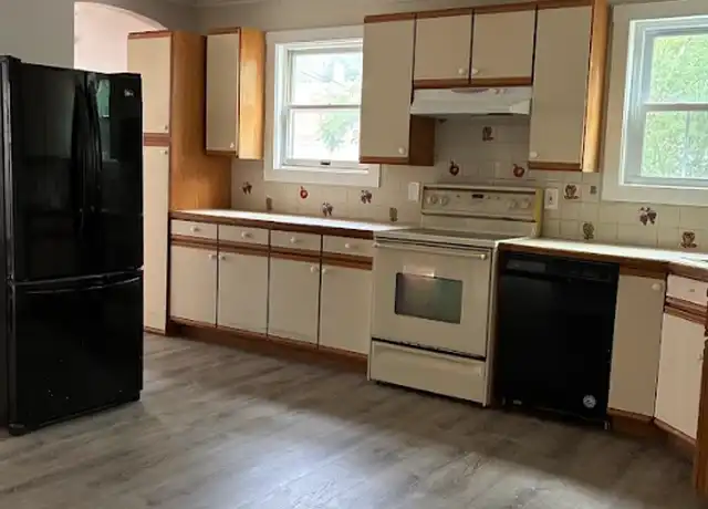 Property at 98 Austin St Unit 1, New Bedford, MA, 02740, 3 beds, 1 bath, [object Object]