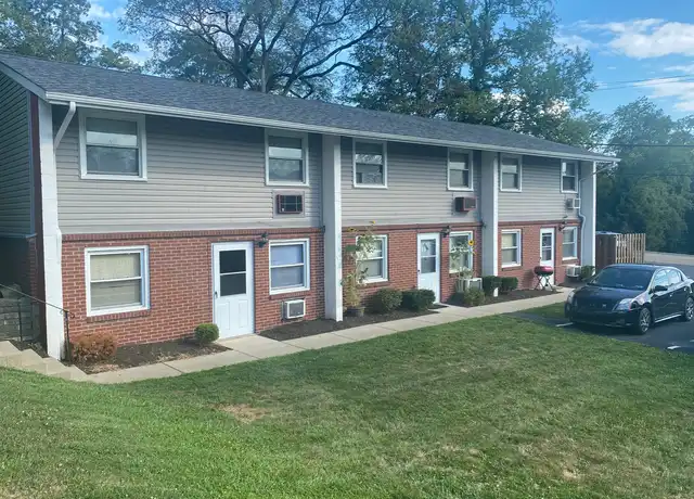 Property at 401 Moon Clinton Rd Unit 11, Moon Township, PA, 15108, 1 bed, 1 bath, [object Object]