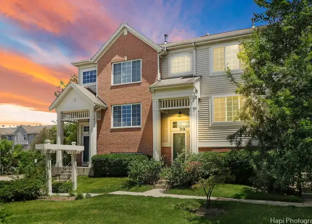 Property at 719 Hanbury Dr #719, Des Plaines, IL, 60016, 3 beds, 2.5 baths, [object Object]