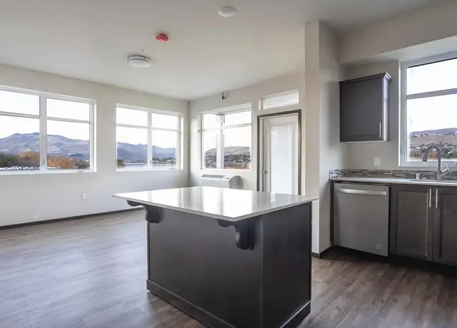 Photo of 315 N Worthen St, Wenatchee, WA 98801
