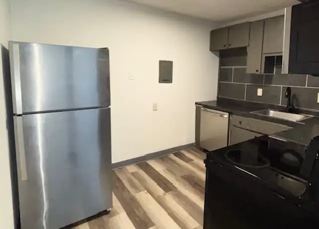 Property at 1809 Arlington Ave Unit 2, Des Moines, IA, 50314, 2 beds, 1 bath, [object Object]