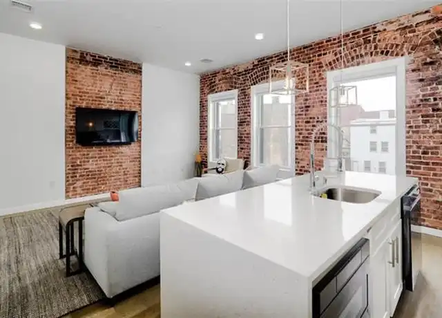 Property at 371 4th St #3, Jersey City, NJ, 07302, 3 beds, 2 baths, [object Object]