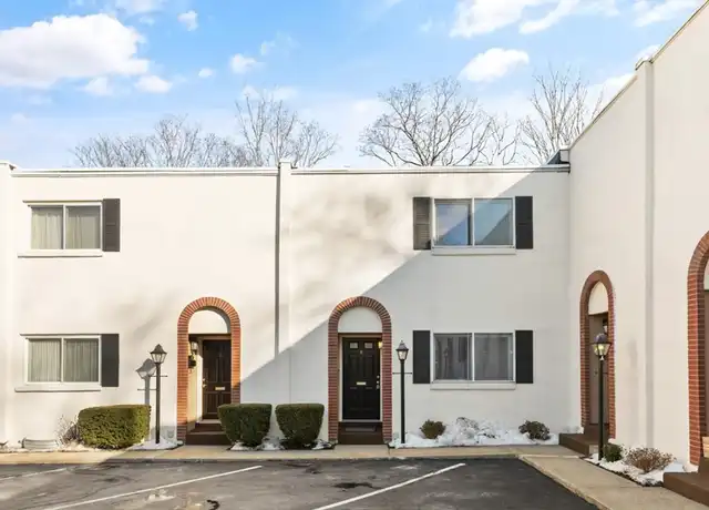 Property at 1 Charles St Unit M, Reading, MA, 01867, 3 beds, 1.5 baths, [object Object]