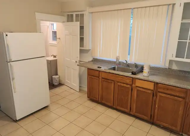 Property at 11 Gibbs Ct Unit 2, Waltham, MA, 02452, 1 bed, 1 bath, [object Object]
