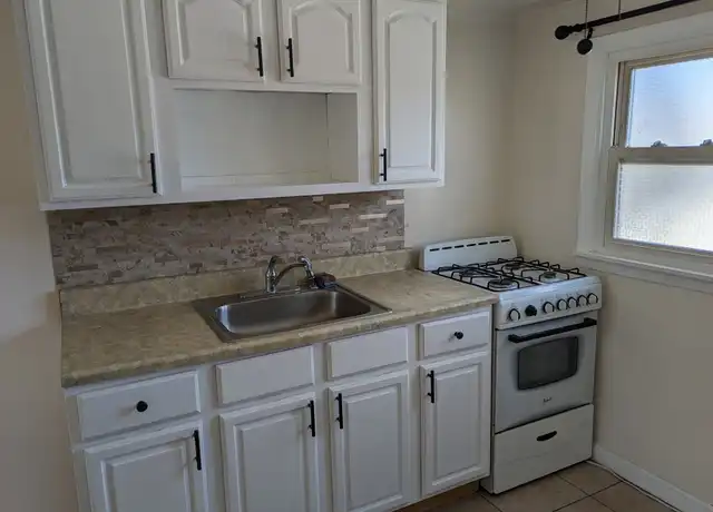 Property at 139 Foster Ave Unit 2, Valley Stream, NY, 11580, 2 beds, 1 bath, [object Object]