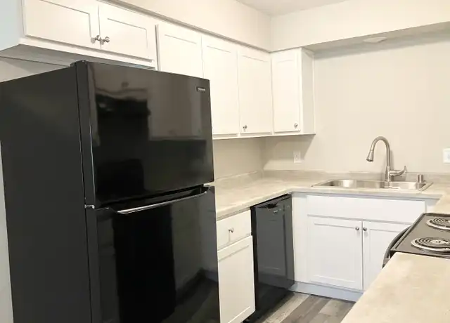 Property at 2101 Green Tree Rd Unit 3, West Bend, WI, 53090, 3 beds, 1.5 baths, [object Object]