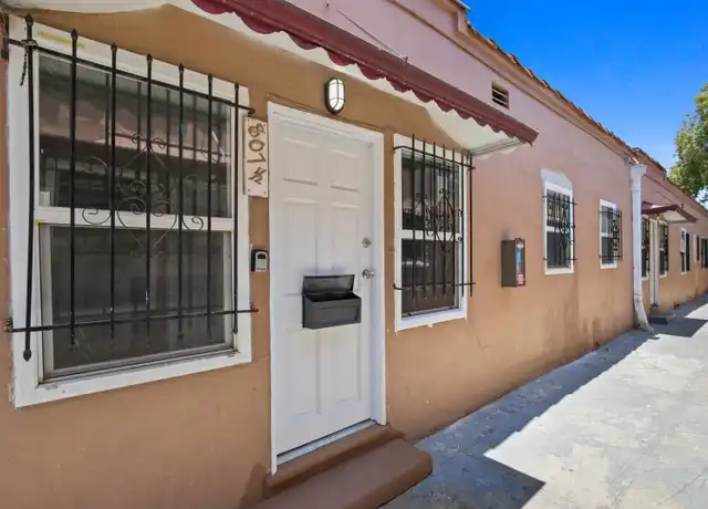 Property at 807 1/2 W 41st Dr Unit 807 1/2, Los Angeles, CA, 90037, 1 bed, 1 bath, [object Object]
