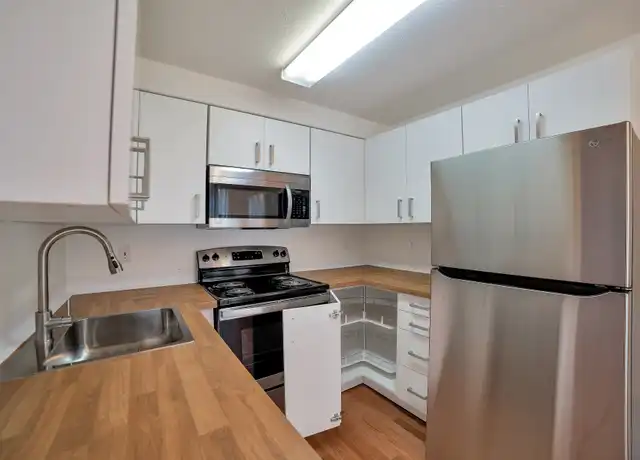 Property at 8320 SE Franklin St Unit 2, Portland, OR, 97266, 3 beds, 2 baths, [object Object]