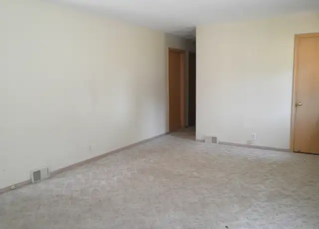 Property at 23 E Toledo St, Duluth, MN, 55811, 4 beds, 2 baths, [object Object]