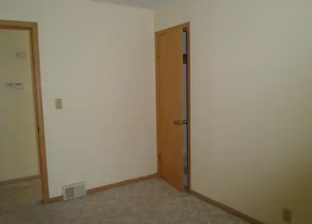 Property at 23 E Toledo St, Duluth, MN, 55811, 4 beds, 2 baths, [object Object]