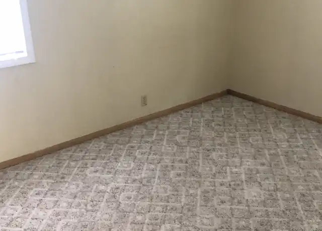Property at 23 E Toledo St, Duluth, MN, 55811, 4 beds, 2 baths, [object Object]
