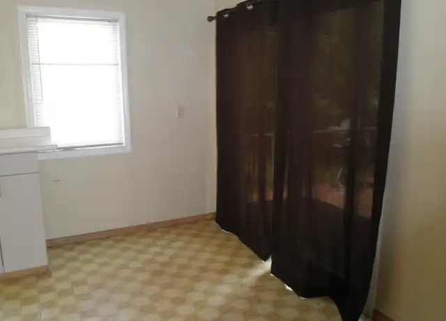 Property at 23 E Toledo St, Duluth, MN, 55811, 4 beds, 2 baths, [object Object]