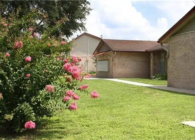 Property at 1301 S Tyler St, Beeville, TX, 78102, 1 bed, 1 bath, [object Object]