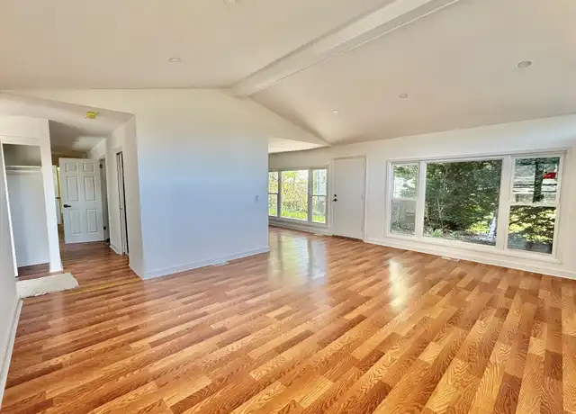 Property at 3 Spring Ln, Great Neck, NY, 11024, 3 beds, 2 baths, [object Object]