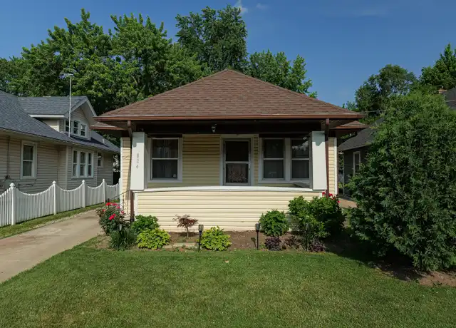 Property at 824 Lebanon St, Aurora, IL, 60505, 2 beds, 1 bath, [object Object]