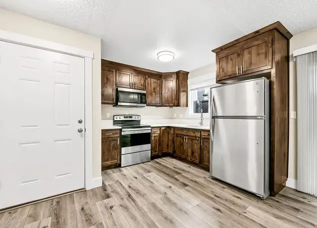Photo of 3222 N Shore Dr SE, Albany, OR 97322