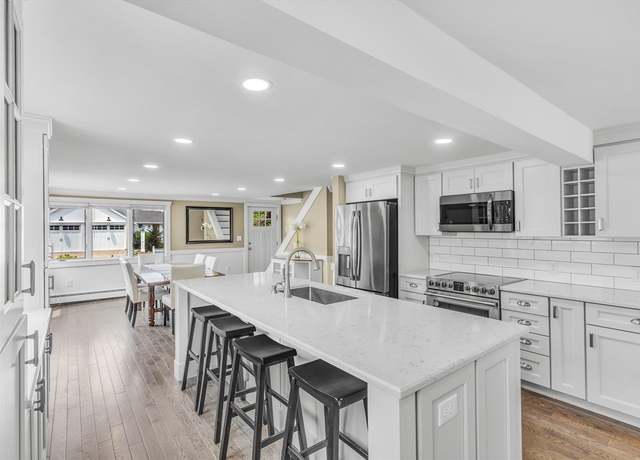 Photo of 4 Oakridge Ave, Natick, MA 01760