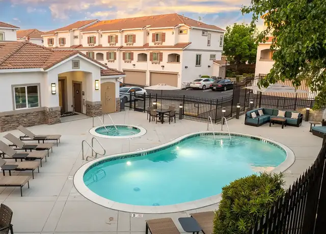 Photo of 413 Adora Cir, Roseville, CA 95678