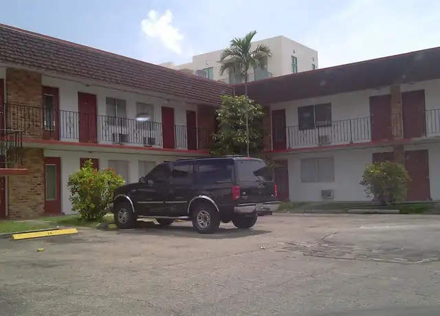 Property at 2121 Jackson St, Hollywood, FL, 33020, 2 beds, 1 bath, [object Object]