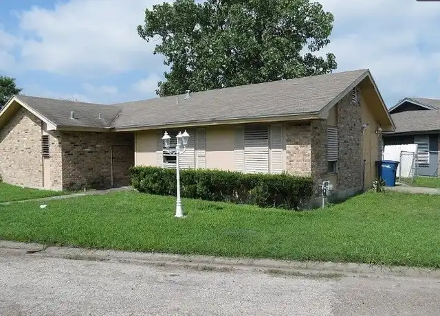 Property at 121 Green Trail Dr, Corpus Christi, TX, 78405, 4 beds, 2 baths, [object Object]