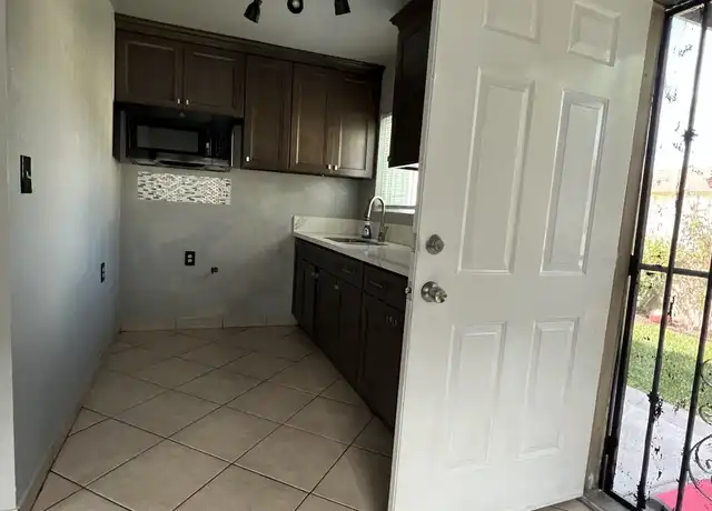 Property at 873 W Compton Blvd, Compton, CA, 90220, 2 beds, 1 bath, [object Object]