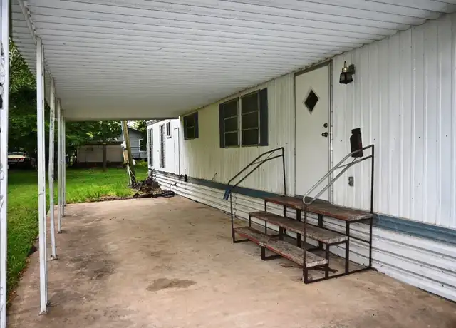 Property at 204 N Avenue G, Elgin, TX, 78621, 2 beds, 1 bath, [object Object]