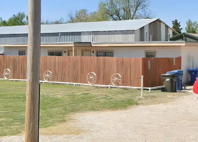 Property at 105 NE 1st St Unit 1ST, Jones, OK, 73049, 2 beds, 1 bath, [object Object]