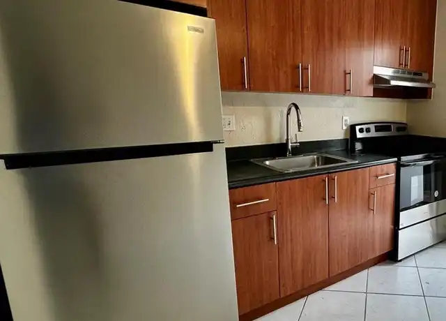 Property at 4061 N Dixie Hwy #8, Oakland Park, FL, 33334, 2 beds, 1 bath, [object Object]