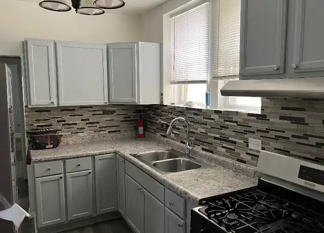Property at 7722 S Phillips Ave Unit 1, Chicago, IL, 60649, 3 beds, 1 bath, [object Object]