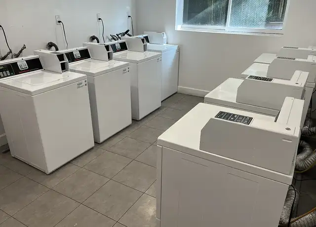 Photo of 960 N Alfred St, Los Angeles, CA 90069