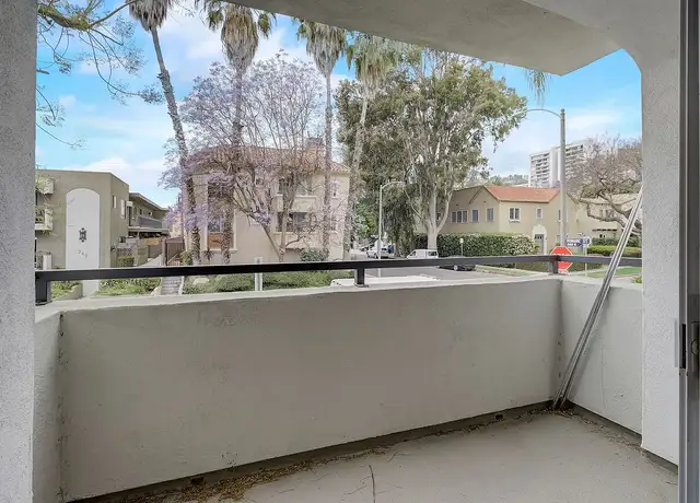 Photo of 960 N Alfred St, Los Angeles, CA 90069