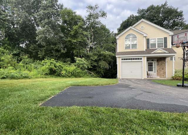 Photo of 10 Minuteman Ln, Westford, MA 01886