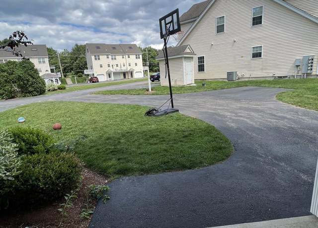 Photo of 10 Minuteman Ln, Westford, MA 01886