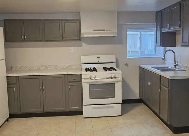 Property at 5047 W Eddy St Unit Bsmnt, Chicago, IL, 60641, 2 beds, 1 bath, [object Object]