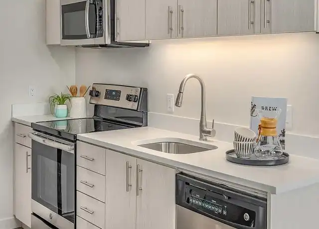 Property at Acqua - 2615 S Water Ave, Portland, OR, 97201, 1 bed, 1 bath, [object Object]