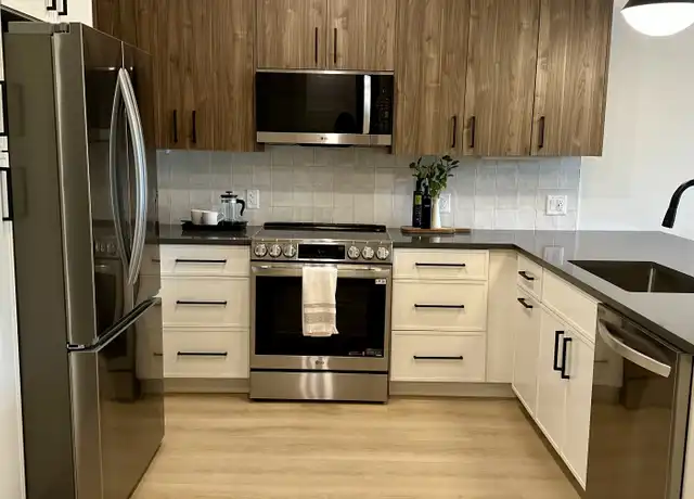 Property at 100 Plank St Unit 3A, Bedford, MA, 01730, 1 bed, 1 bath, [object Object]