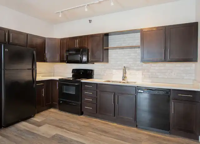 Property at 116 W Mishawaka Ave Unit 202, Mishawaka, IN, 46545, 1 bed, 1 bath, [object Object]