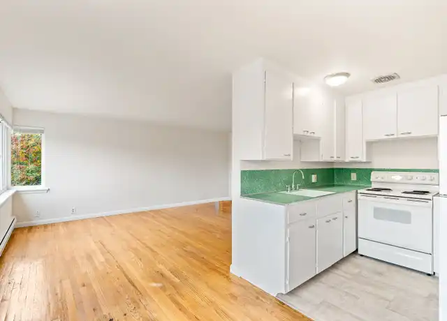 Property at 372 Aloha St Unit 8, Seattle, WA, 98109, 2 beds, 1 bath, [object Object]
