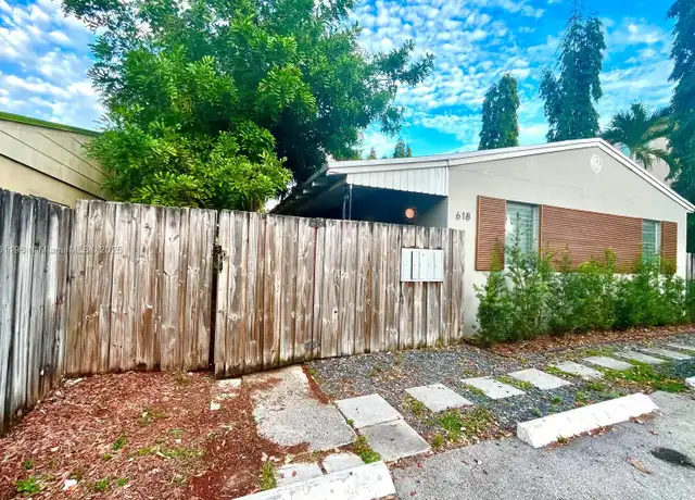 Property at 618 NE 8th Ave Unit 2, Fort Lauderdale, FL, 33304, 1 bed, 1 bath, [object Object]