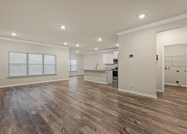 Property at 300 Dinner Tree Sq, Huntsville, AL, 35811, 4 beds, 2 baths, [object Object]