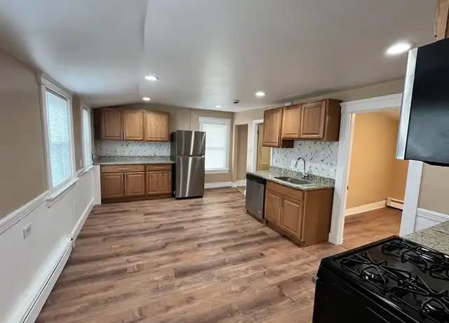 Property at 11 Benefit Ter Unit 3, Worcester, MA, 01610, 4 beds, 1 bath, [object Object]