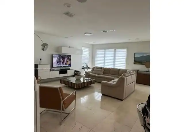 Property at 10423 NW 70th Ln, Doral, FL, 33178, 5 beds, 4 baths, [object Object]