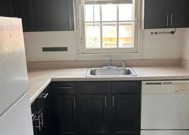Property at 5425 W Martin Dr Unit 102, Milwaukee, WI, 53208, 1 bed, 1 bath, [object Object]