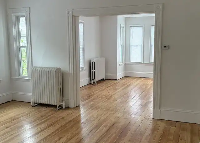Property at 526 Cottage St Unit 2, New Bedford, MA, 02740, 3 beds, 1 bath, [object Object]