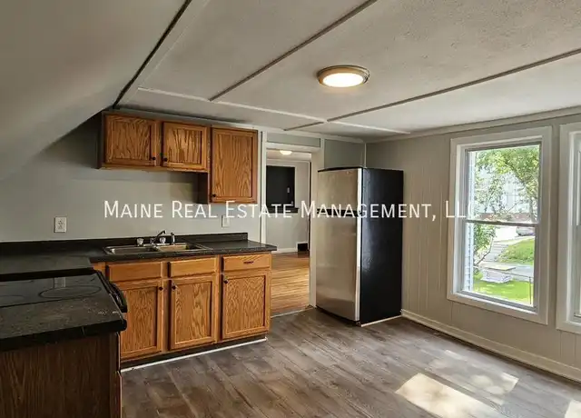 Property at 27 Elm St Unit 2, Lewiston, ME, 04240, 4 beds, 1 bath, [object Object]