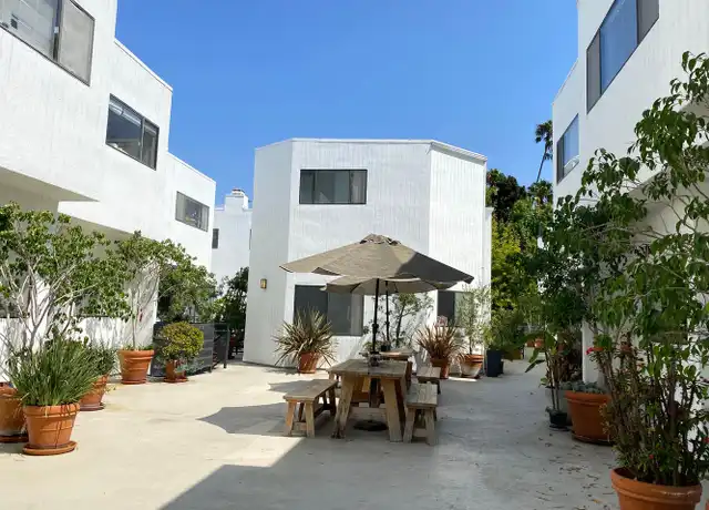 Property at 2500 Abbot Kinney Blvd, Venice, CA, 90291, 2 beds, 2 baths, [object Object]