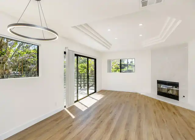 Property at 2500 Abbot Kinney Blvd, Venice, CA, 90291, 2 beds, 2.5 baths, [object Object]