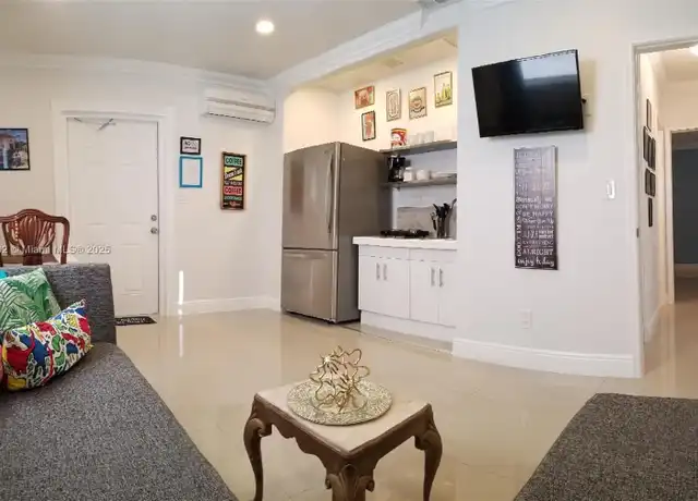 Property at 4122 N Circle Dr, Hollywood, FL, 33021, 1 bed, 1 bath, [object Object]