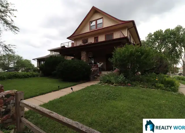 Property at 2003 S 23rd St Unit Upper, Lincoln, NE, 68502, 4 beds, 1 bath, [object Object]