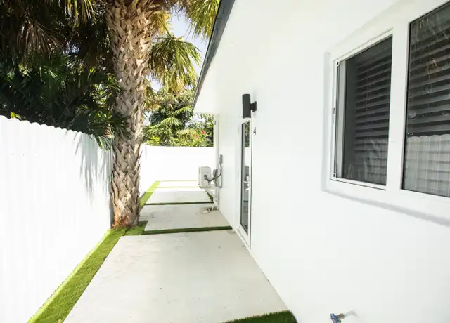 Property at 1112 NE 17th Ter Unit 4, Fort Lauderdale, FL, 33304, 1 bed, 1 bath, [object Object]